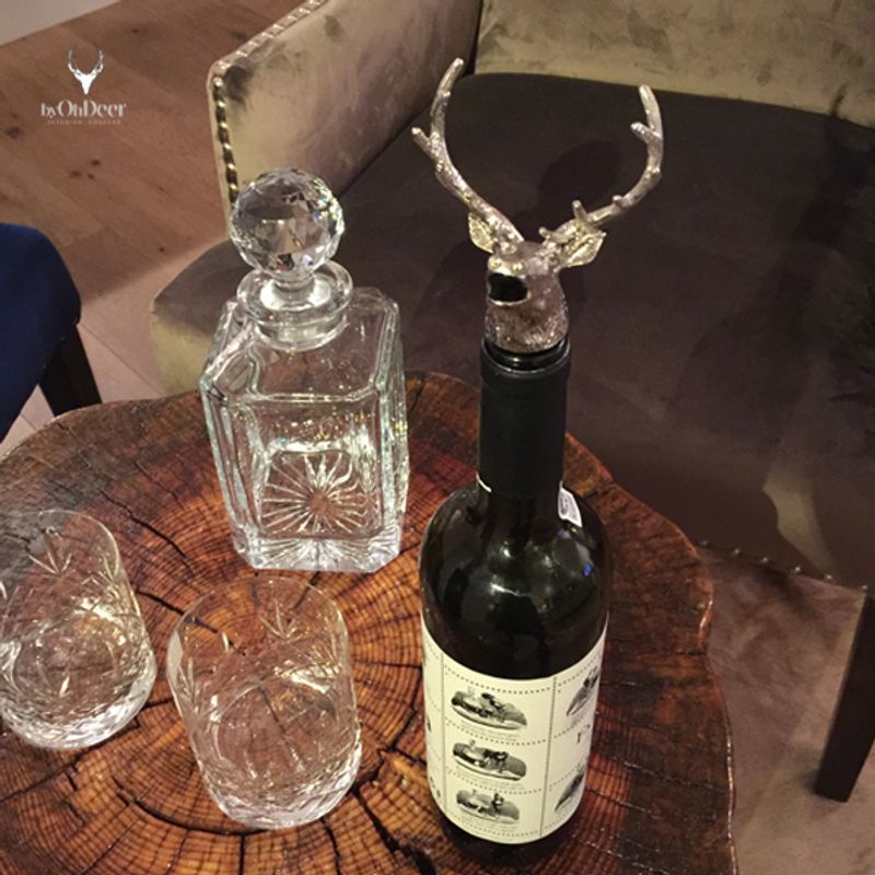 Vin helletut hjortehode